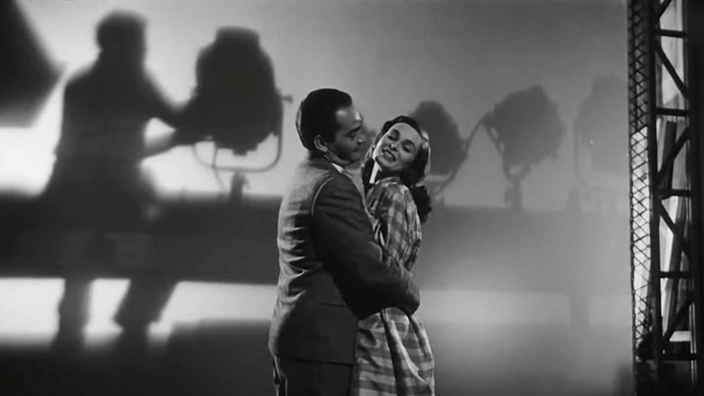 The Lady Without Camelias Background