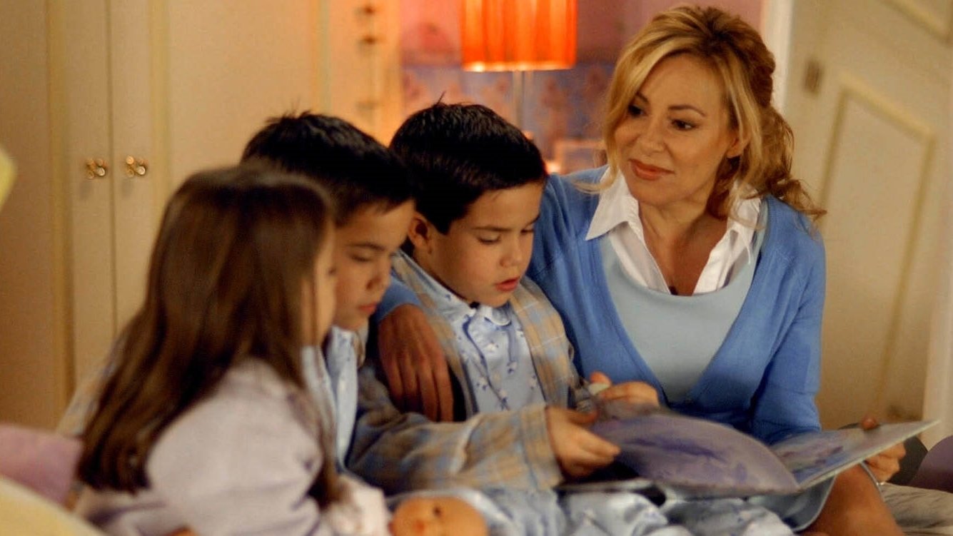 Ana y los 7 Background