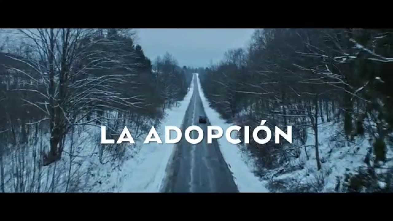 La adopción Background