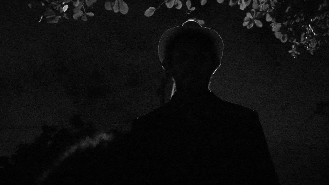 Quem Não Mexe Background