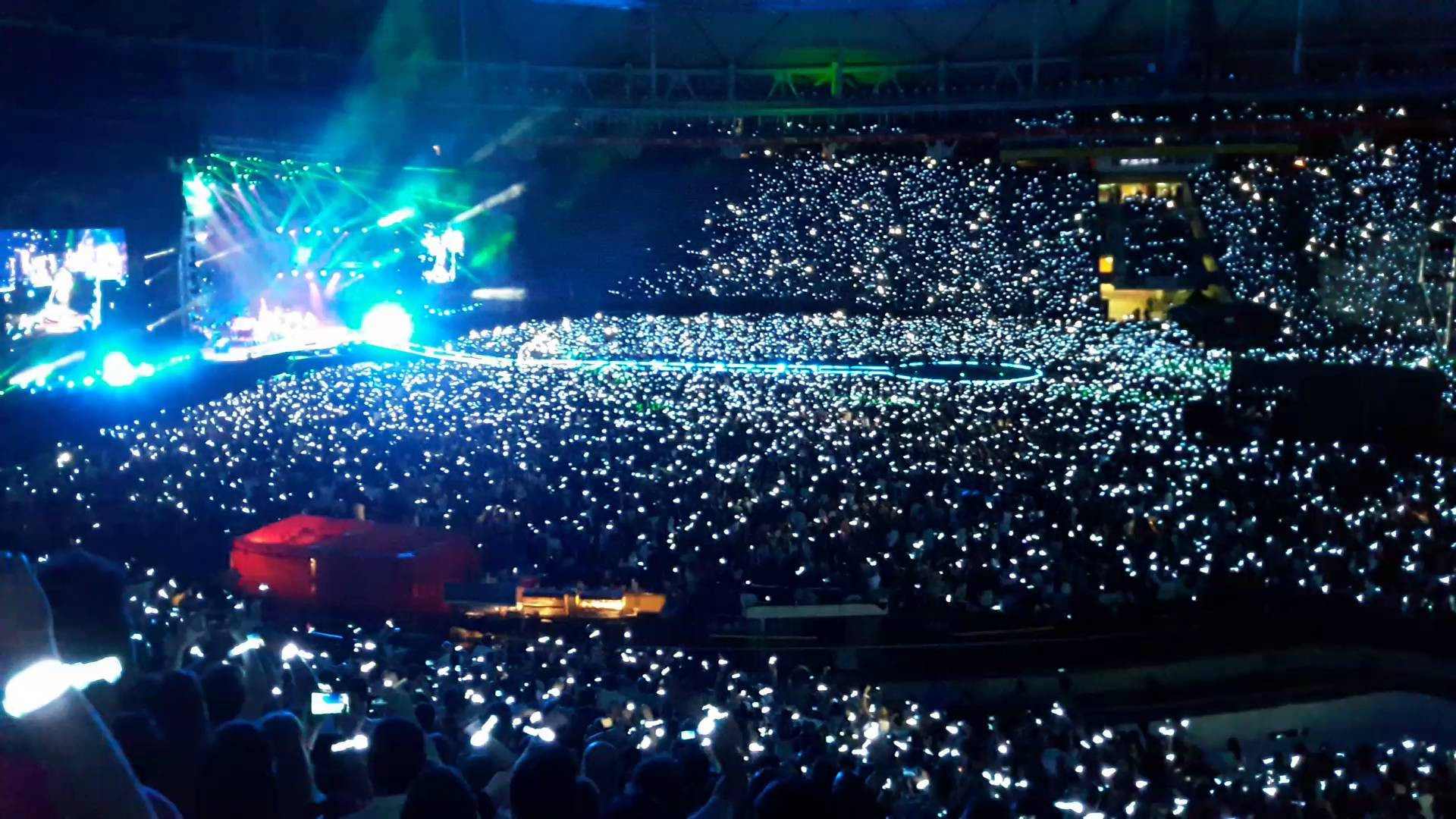Coldplay: Live at Pasadena Rose Bowl 2016 Background