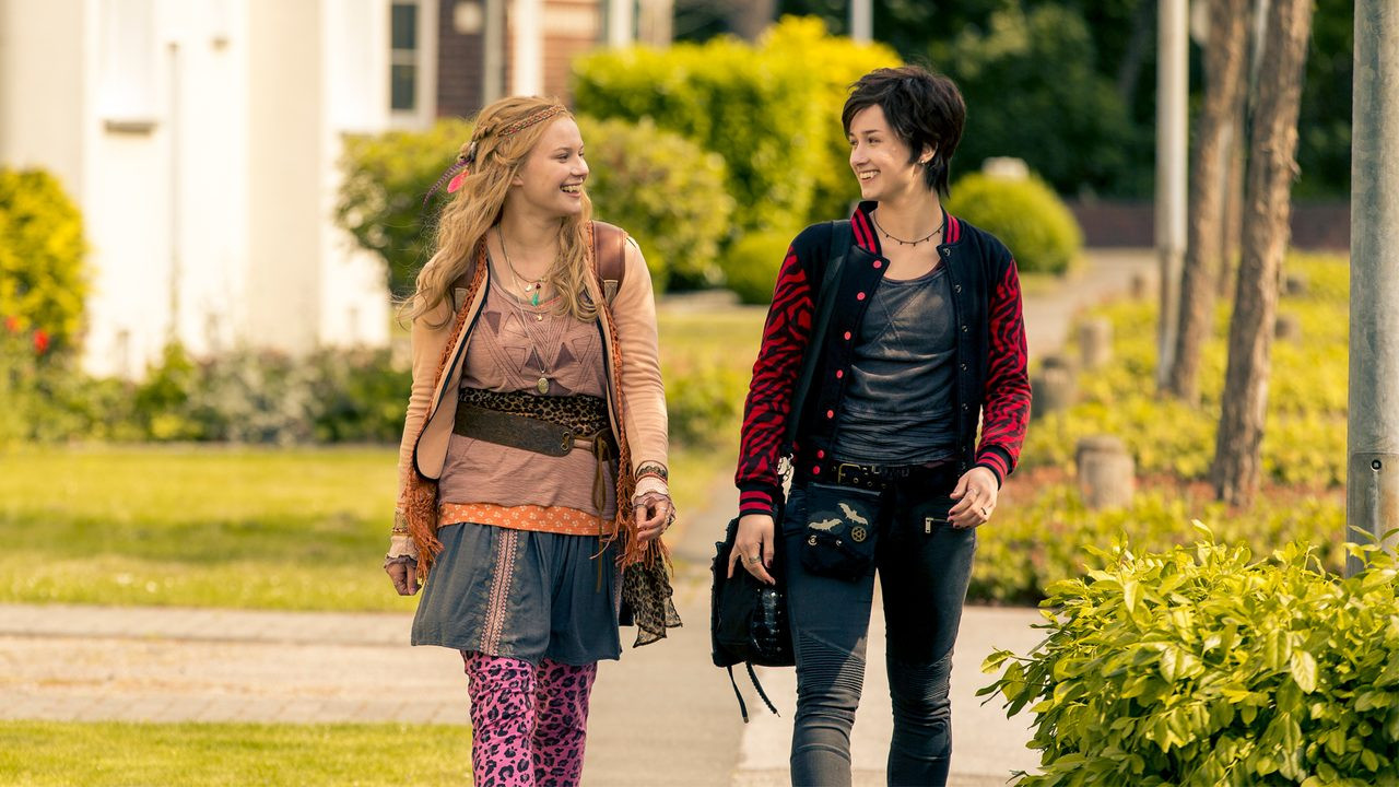 Vampire Sisters 3: Journey to Transylvania Background