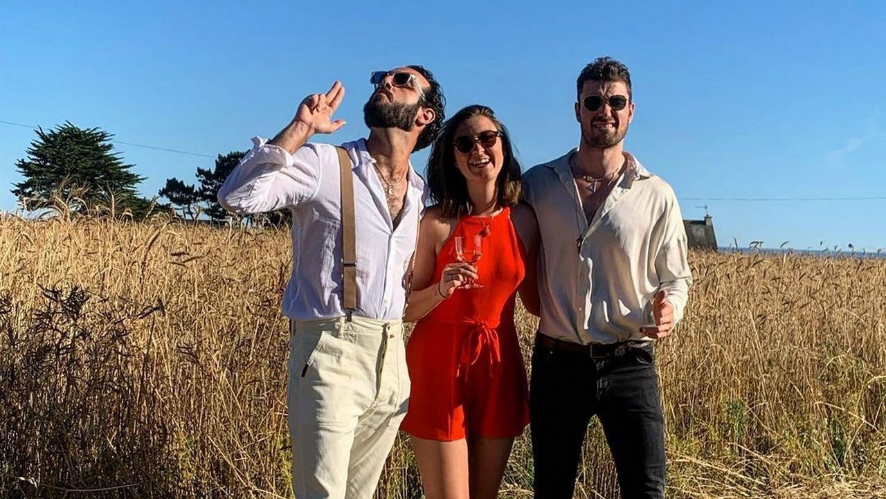 The Hangover Club - Buffalo Boots Background