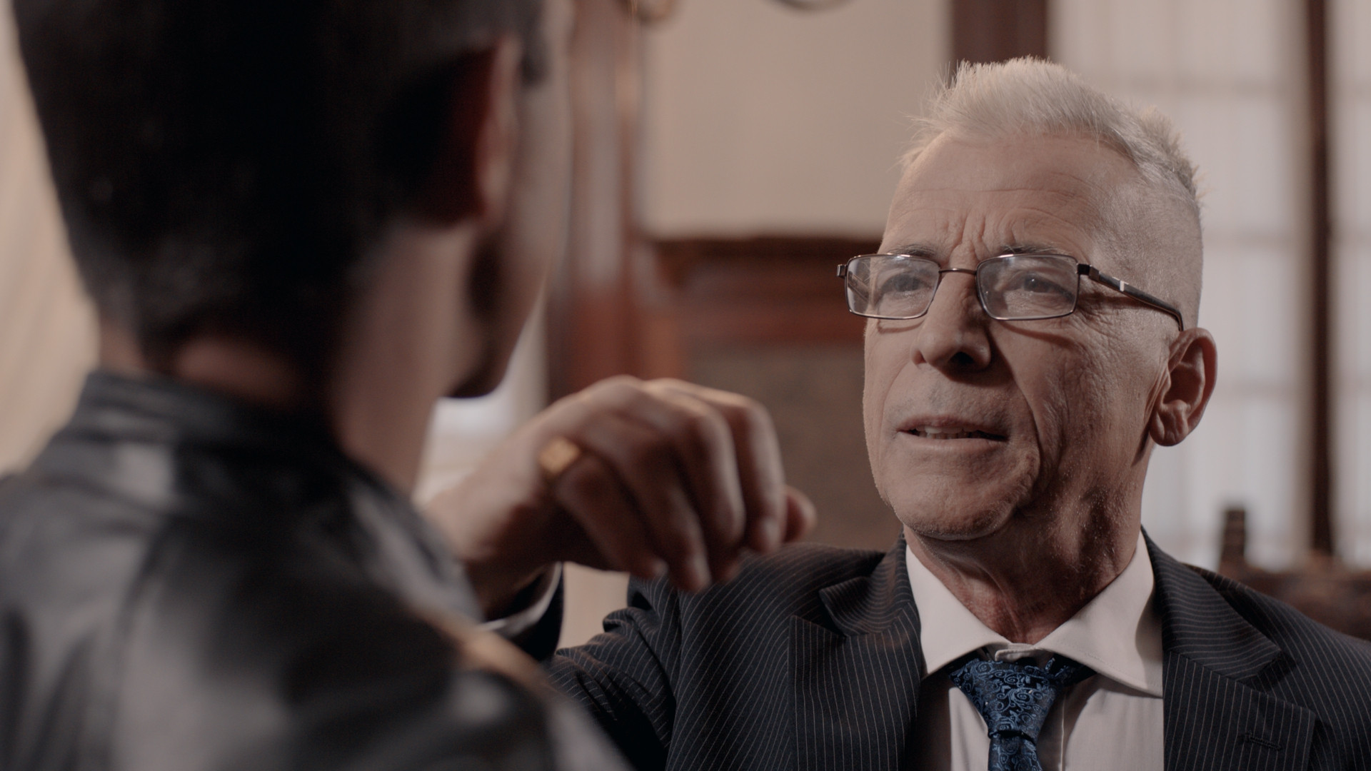 Los bastardos Background