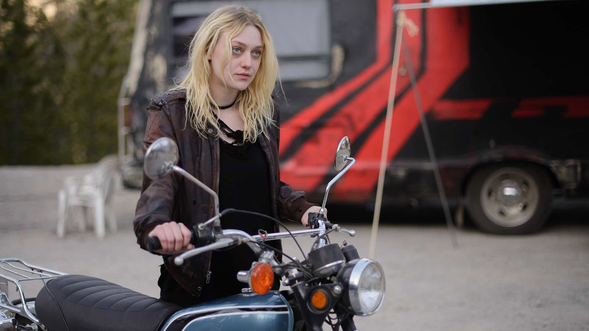 Viena and the Fantomes Background