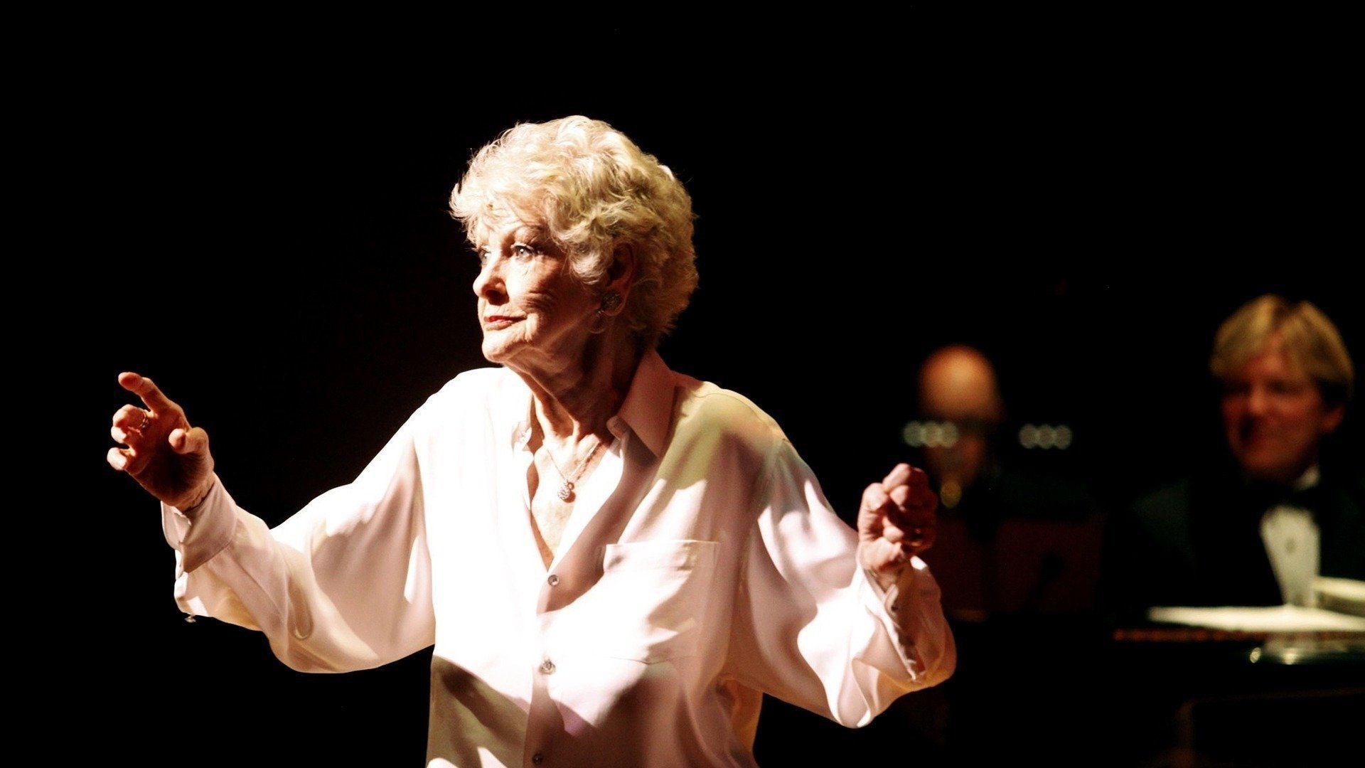 Elaine Stritch: Shoot Me Background