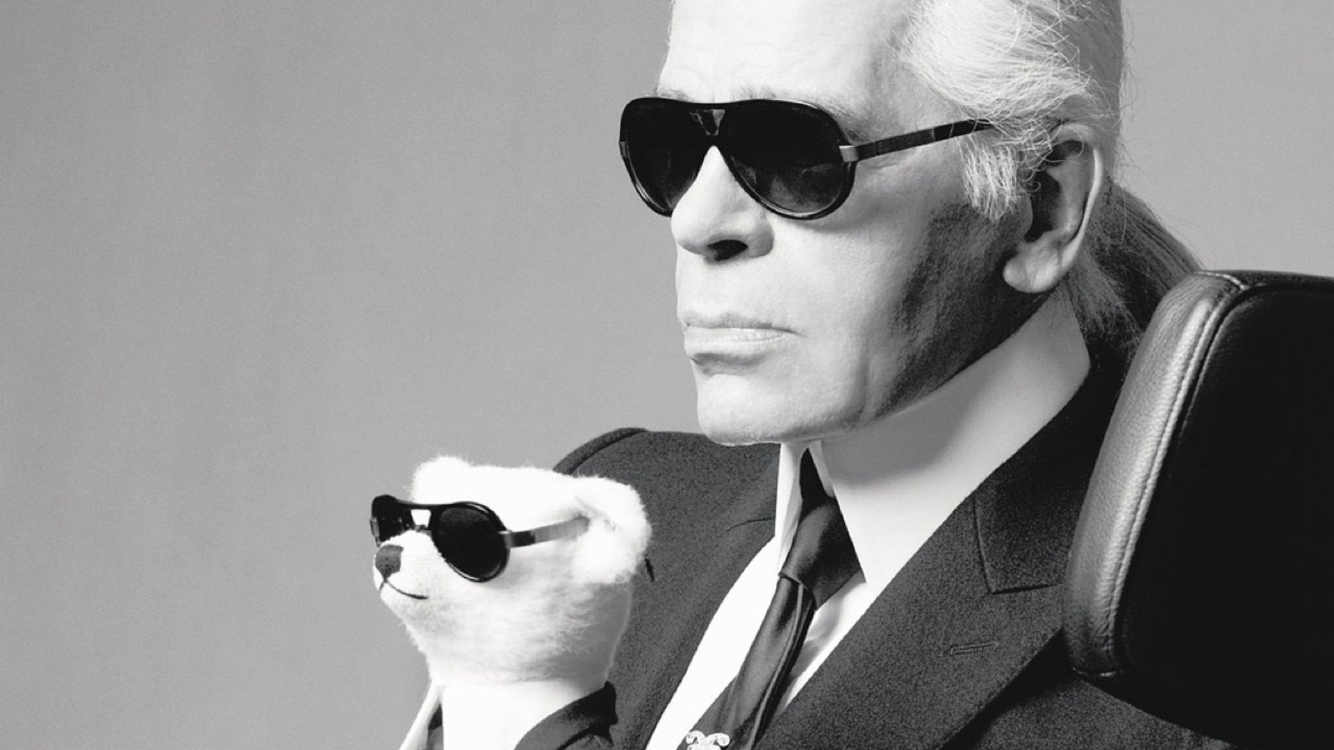 Lagerfeld Confidential Background