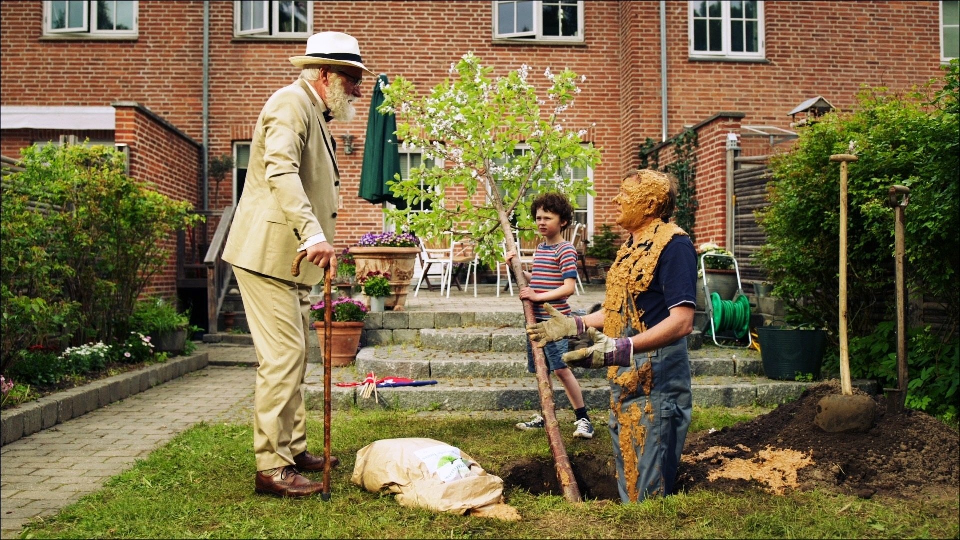 Father of Four: Onkel Sofus Returns Background