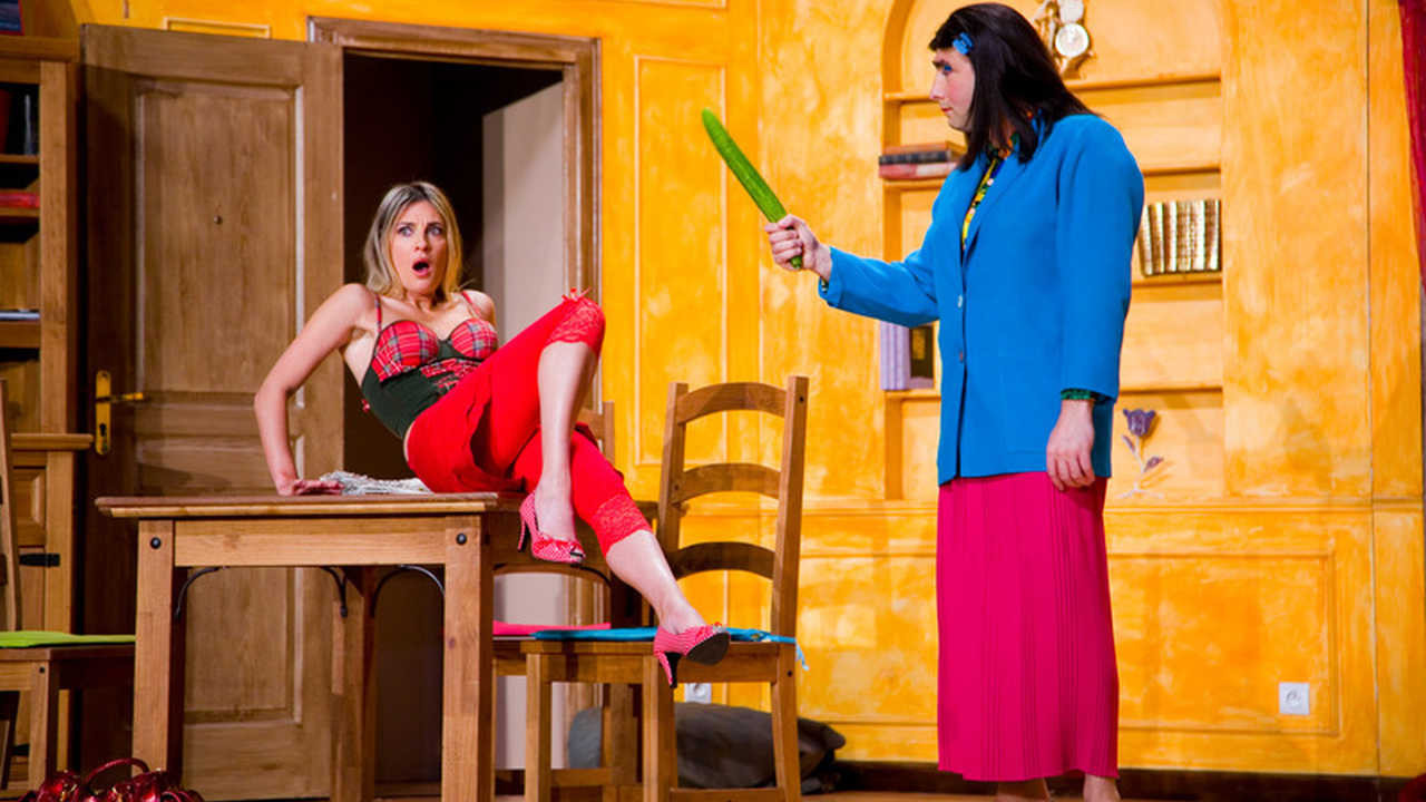 Le Clan des divorcées Background