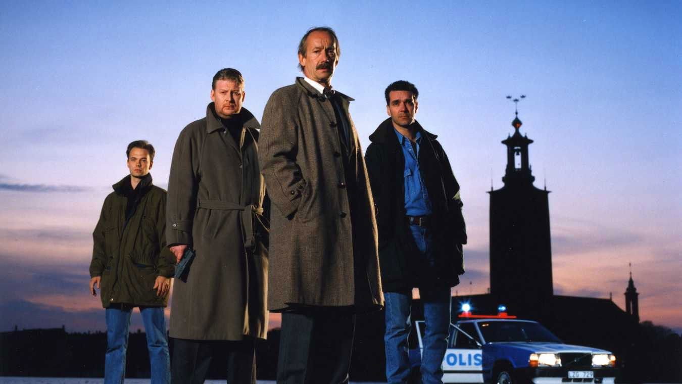 The Man on the Balcony Background