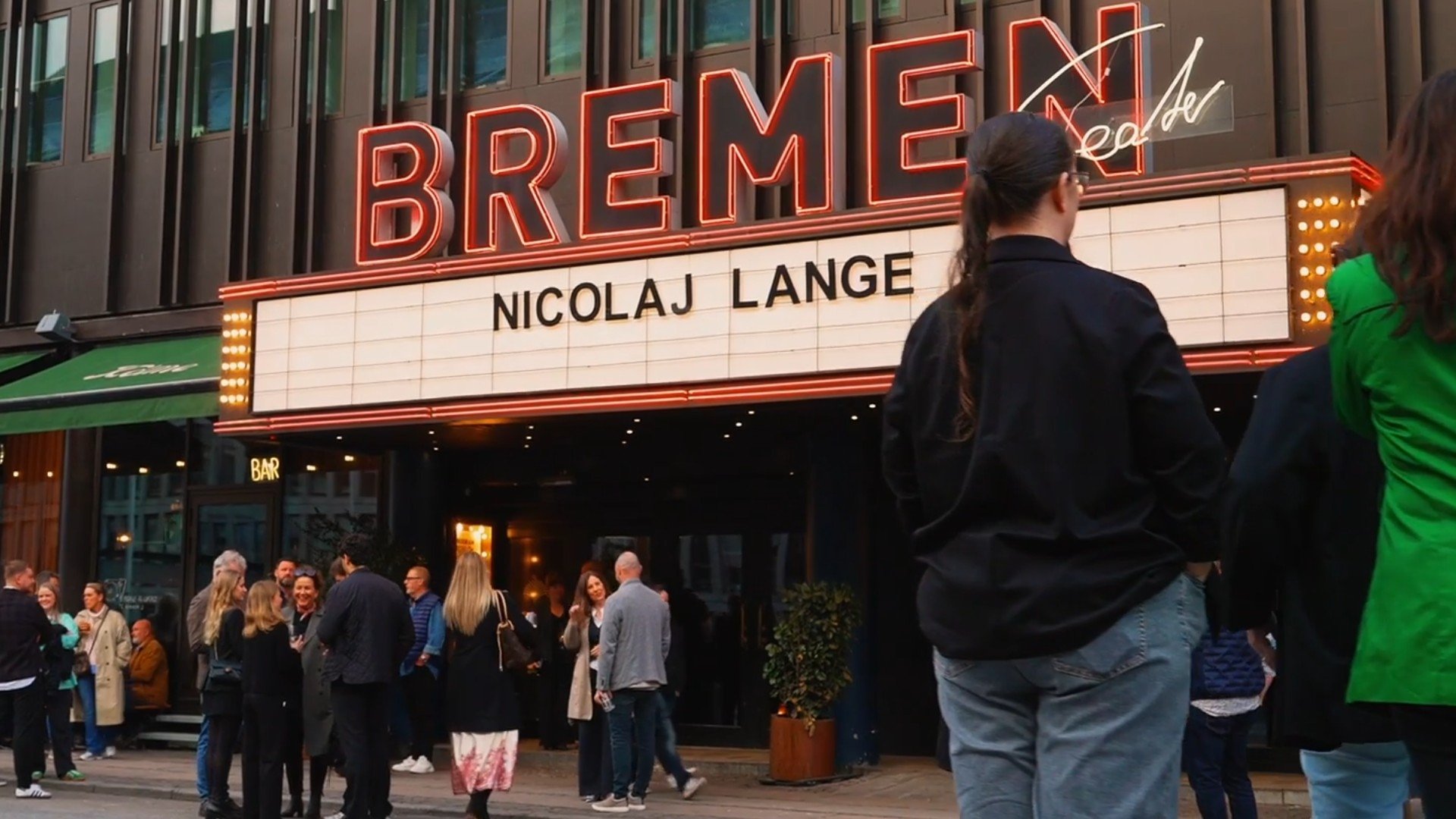 Nicolaj Lange - Halvvejs Background