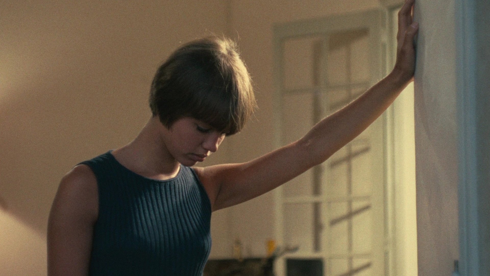 La Collectionneuse Background