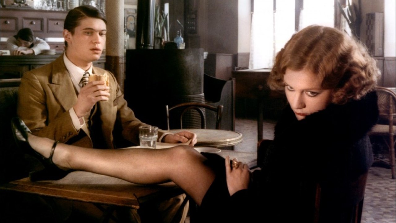 Violette Nozière Background