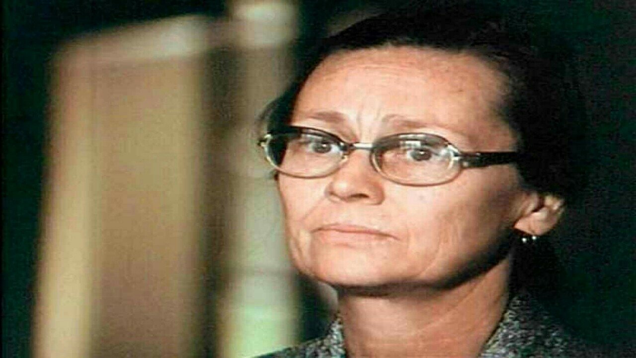 36 Chowringhee Lane Background