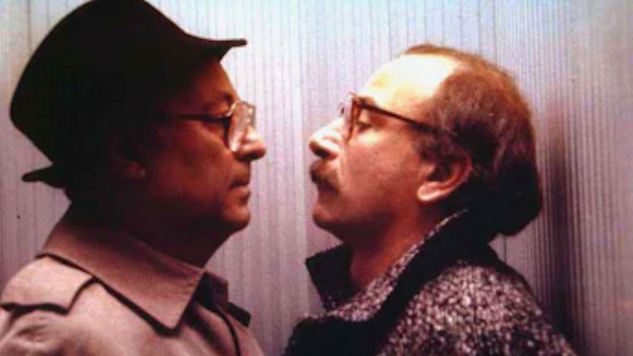 Separati in casa Background