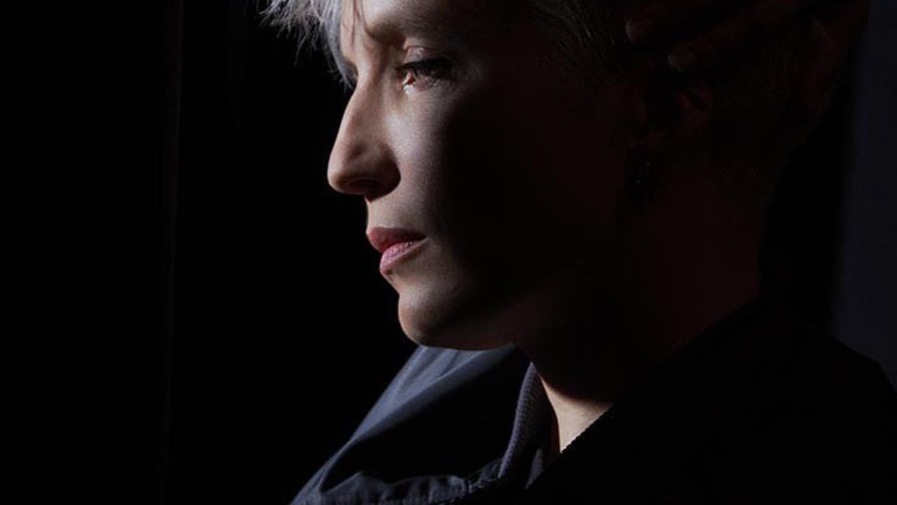 Oh Les Filles! Background