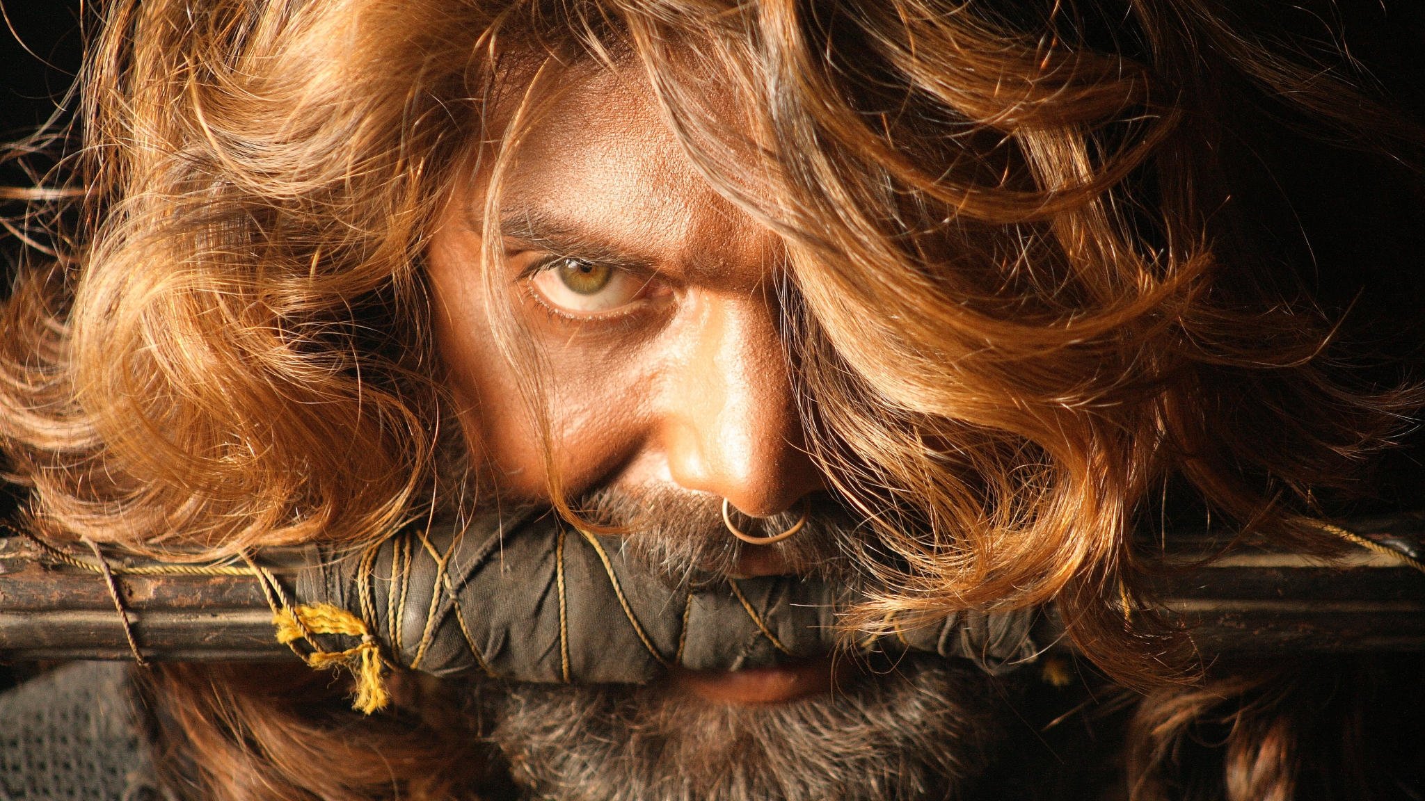 Naan Kadavul Background