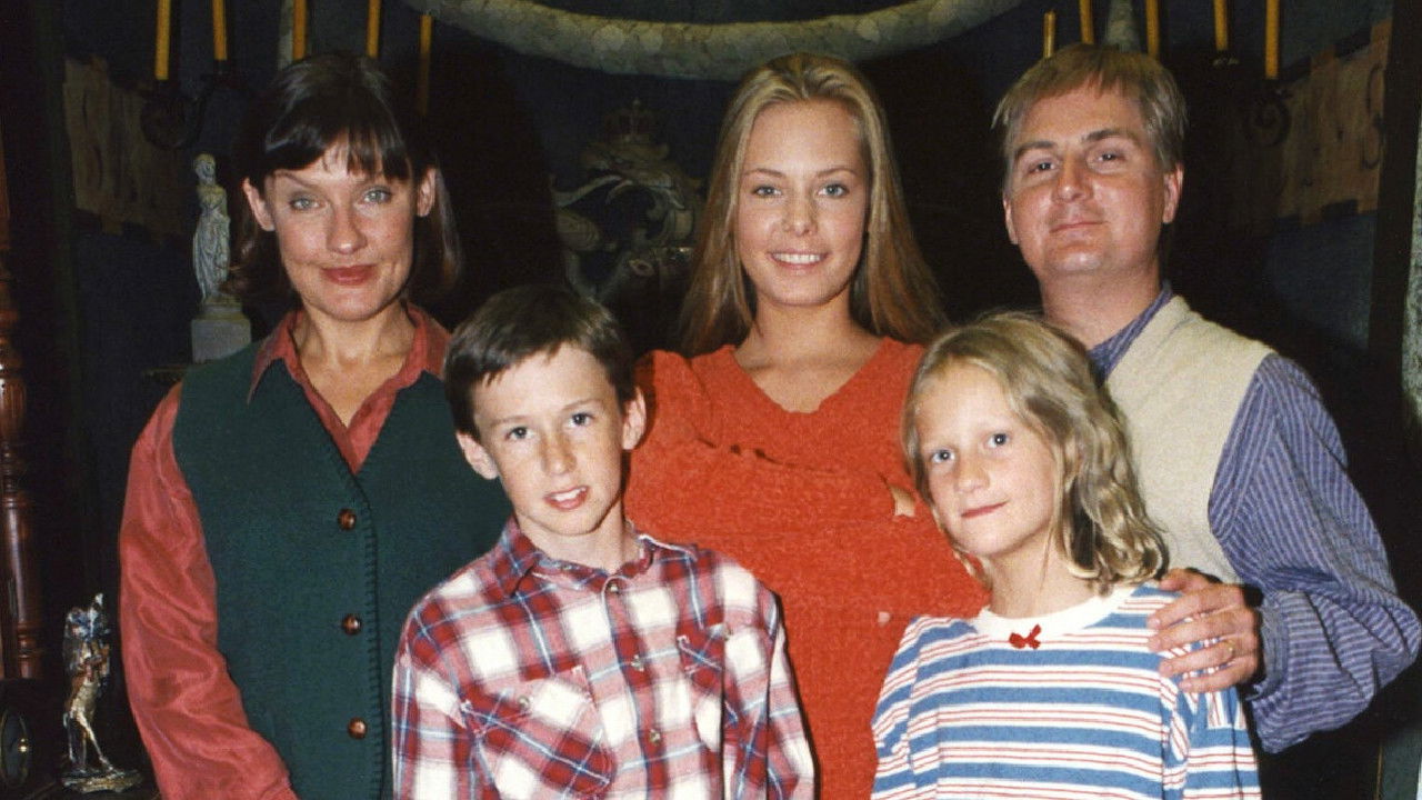 Mysteriet på Greveholm Background