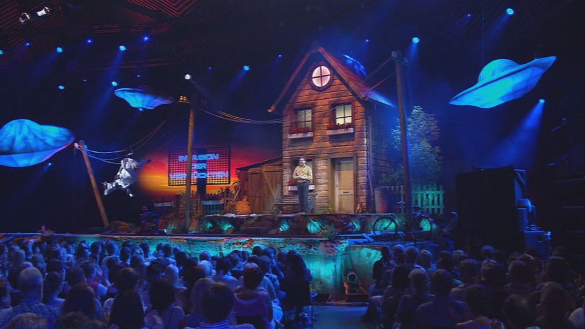 Paul Panzer - Invasion der Verrückten Background