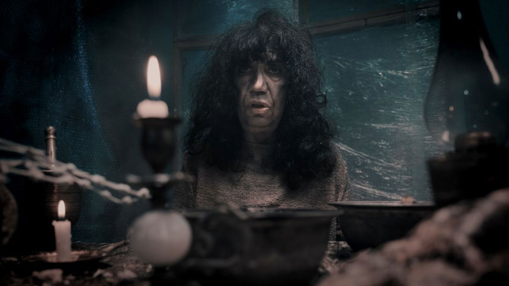 İblis: Karanlığın Sahibi Background