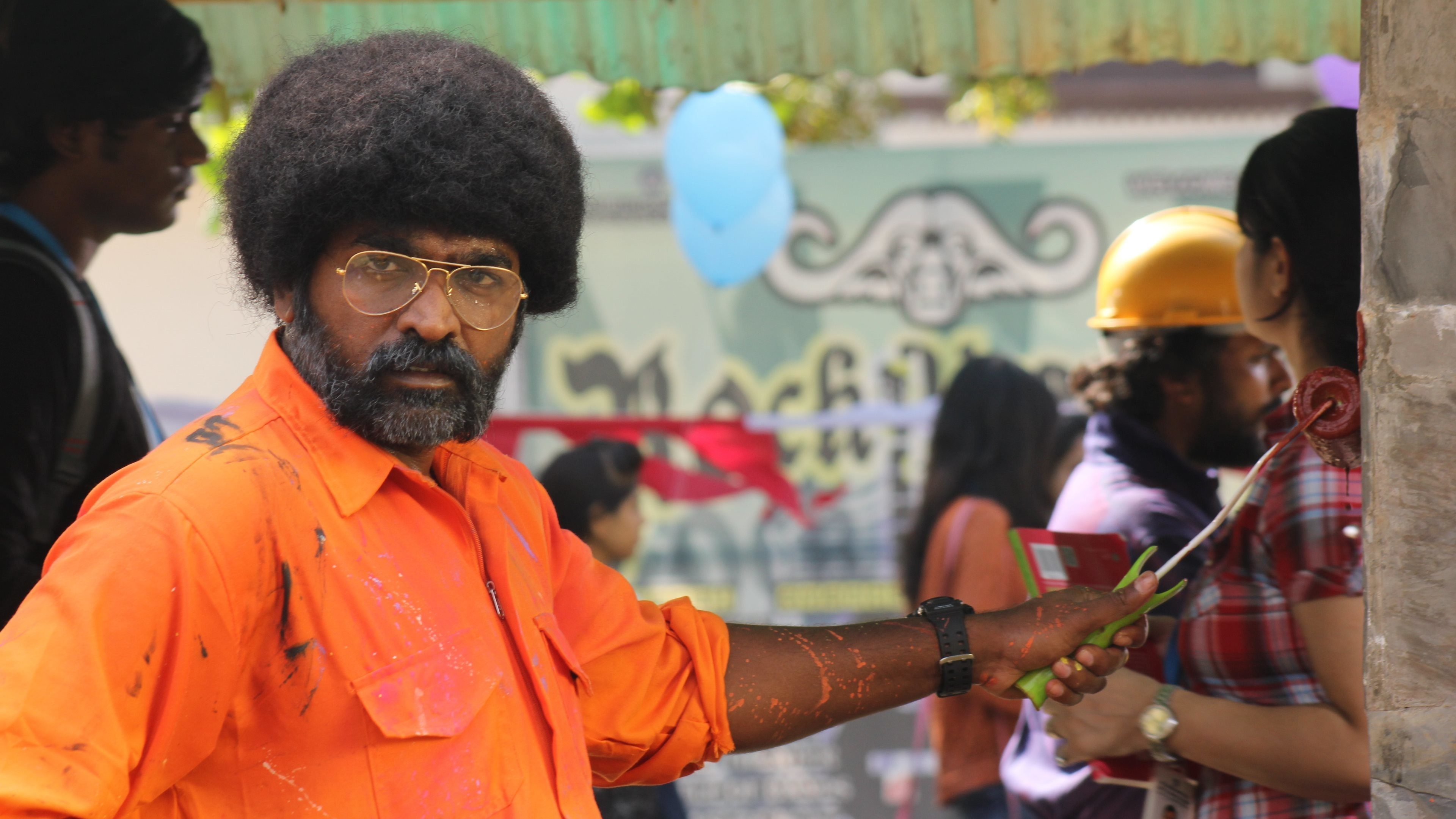 Oru Nalla Naal Paathu Solren Background