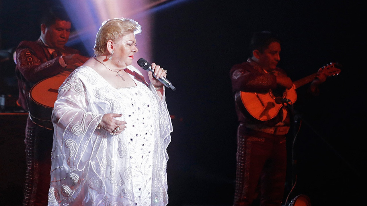 Paquita la del Barrio Background