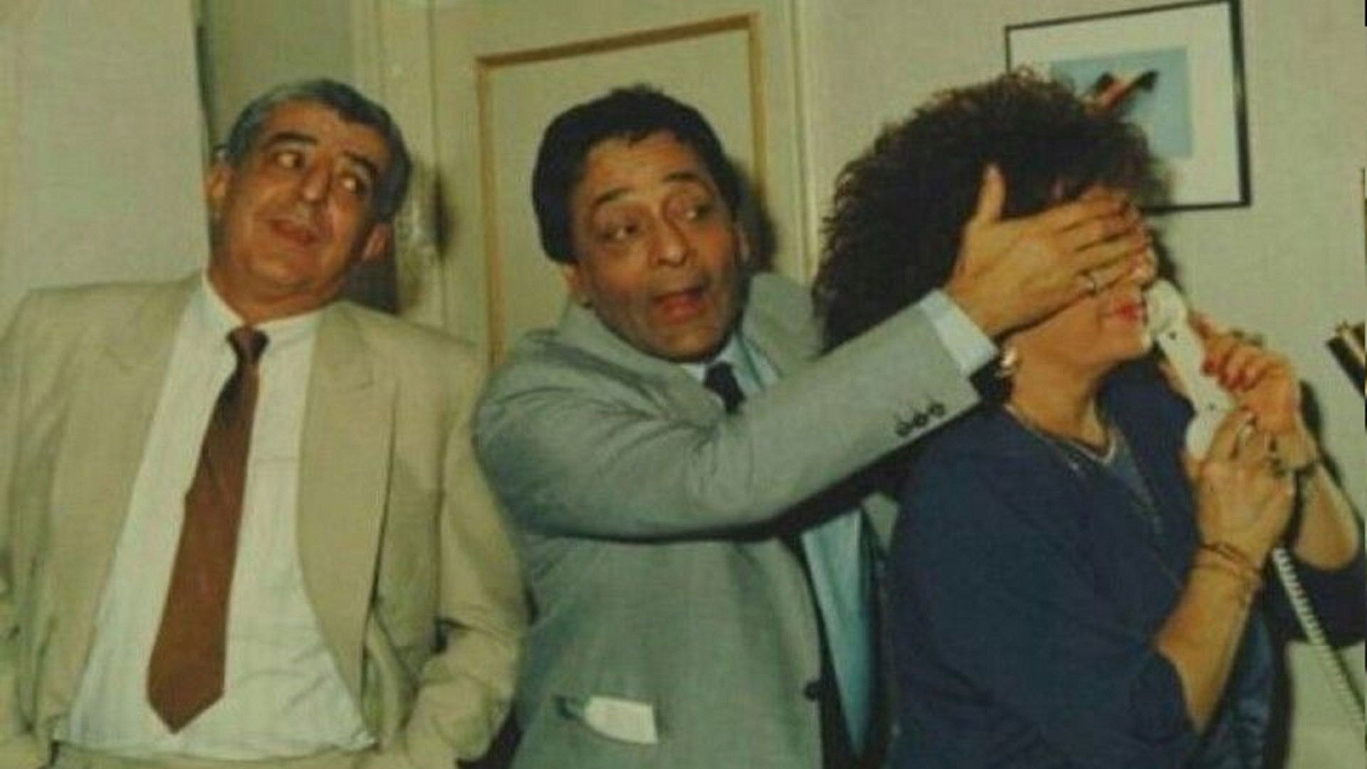 Kuruntu Ailesi Background