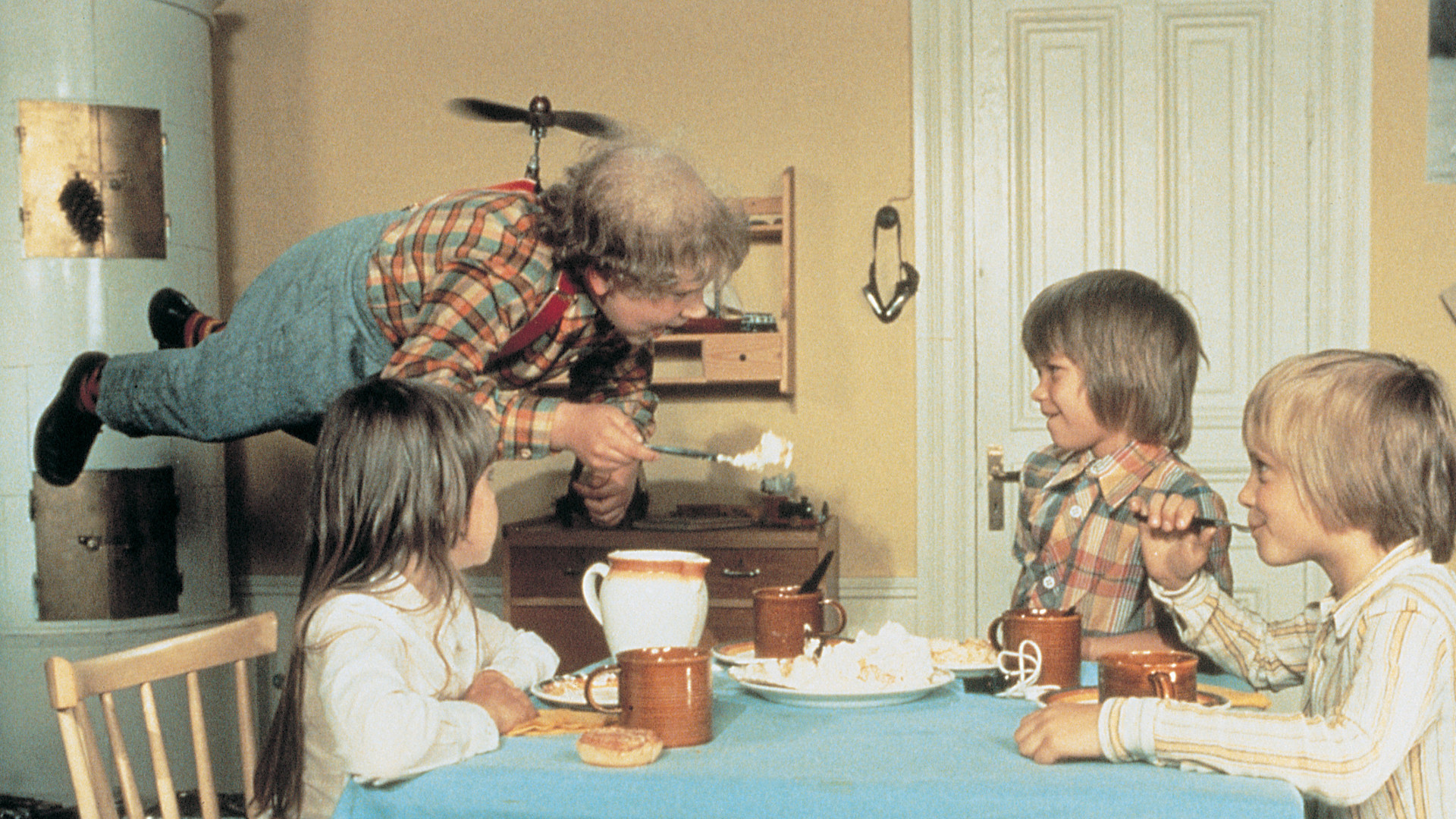 Karlsson on the Roof Background