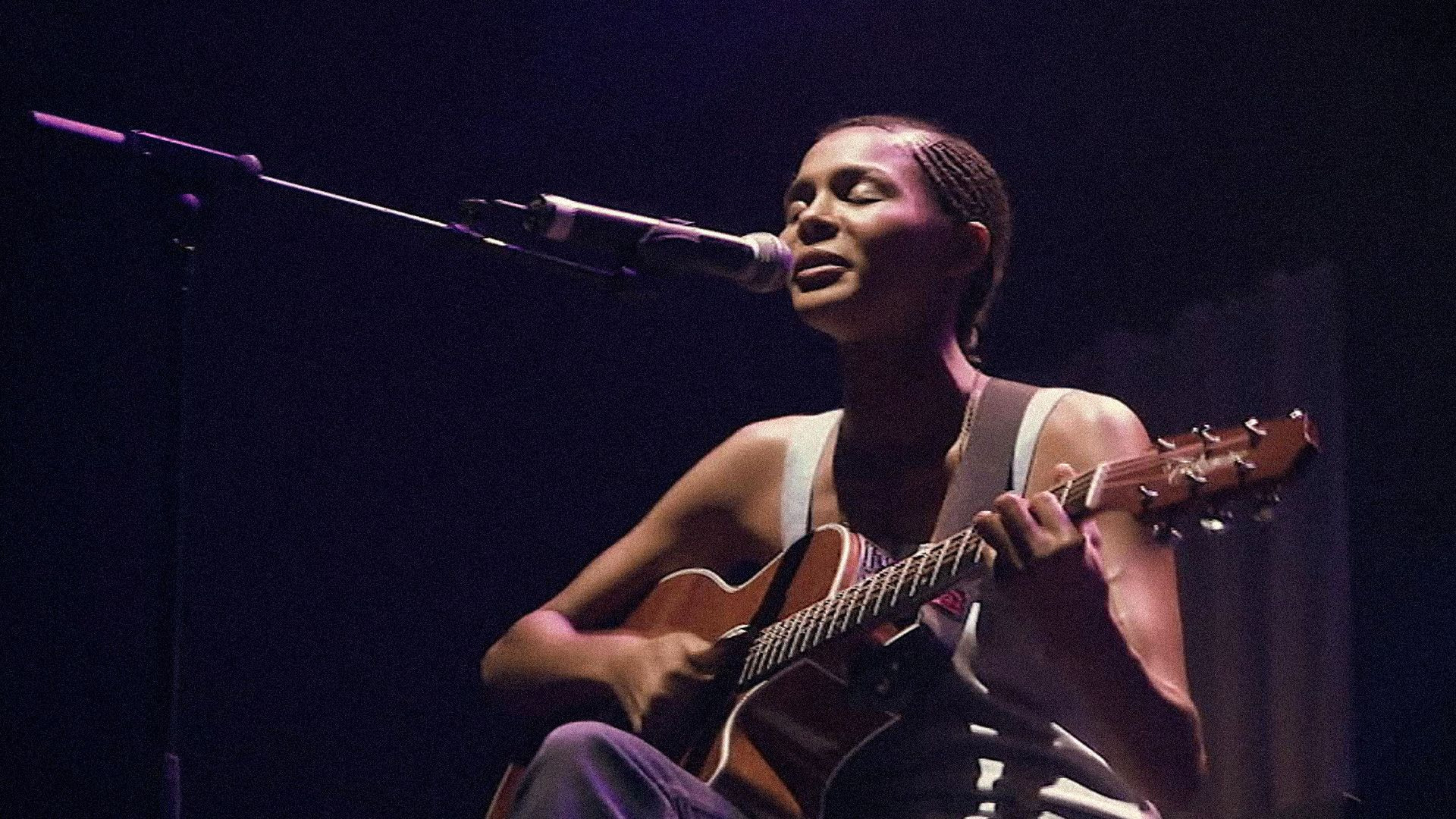 Ayo: Live at Olympia Background