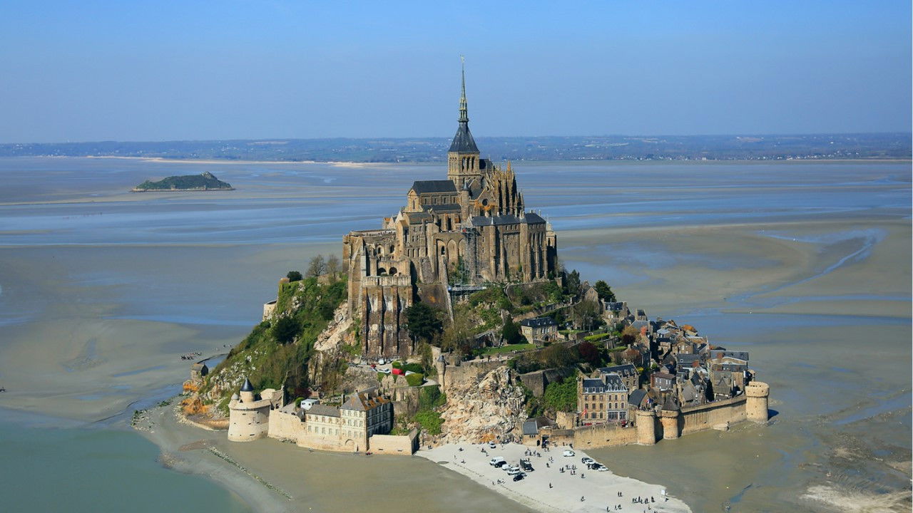 Le Mont-Saint-Michel Background
