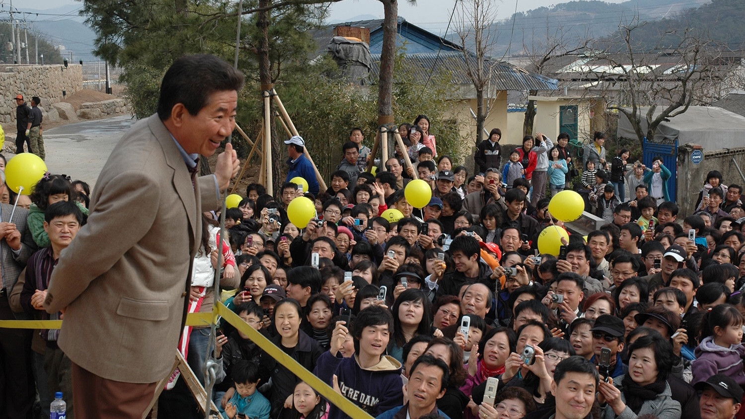 Citizen Roh Background