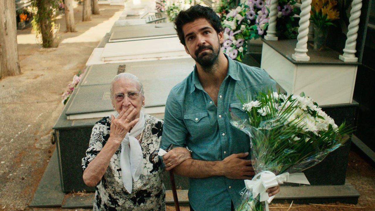 100 días con la Tata Background