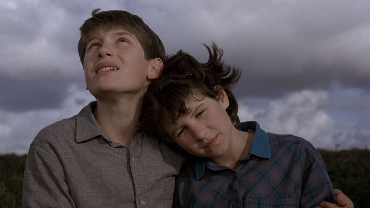 Paperhouse Background