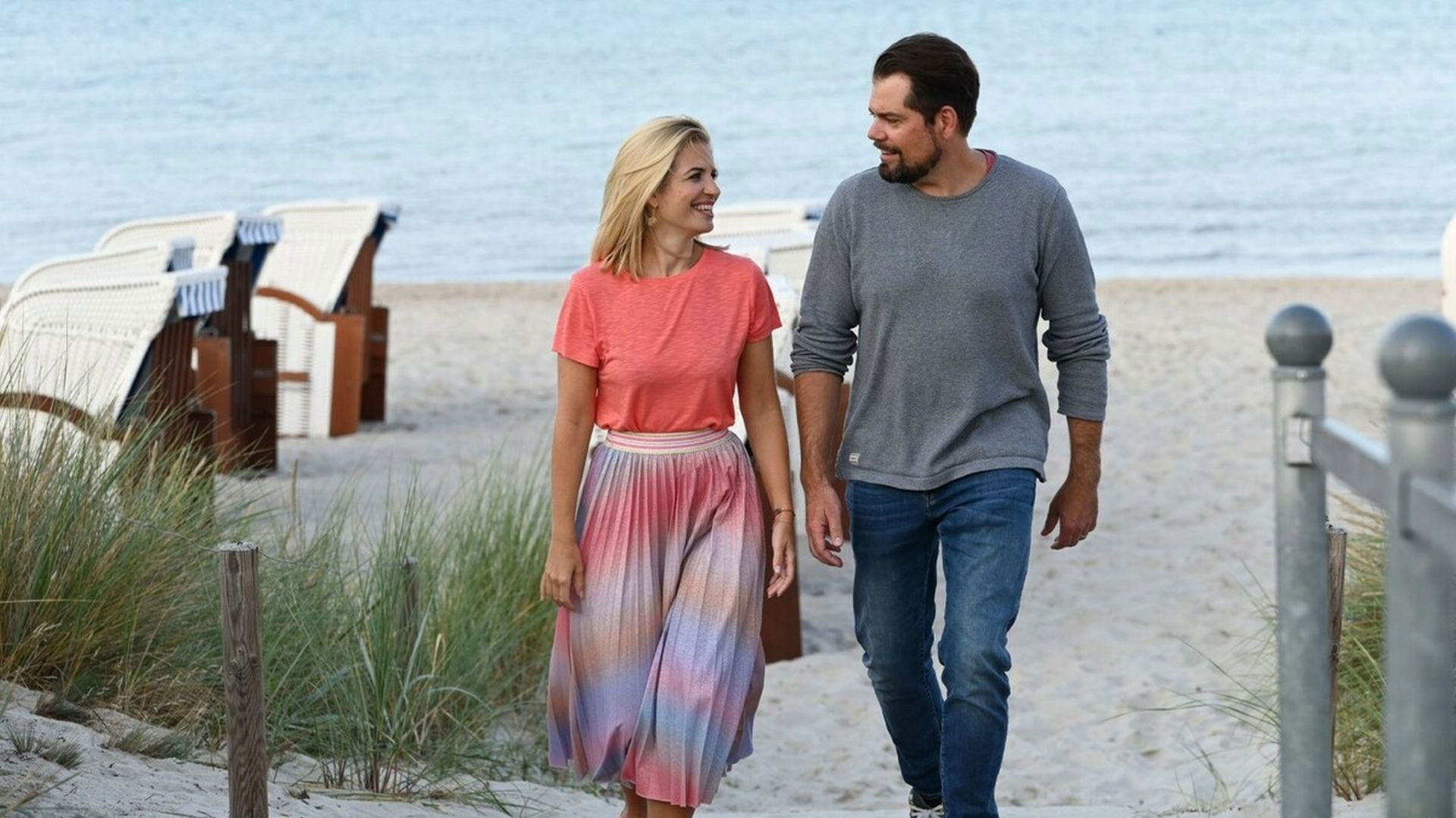 Leon - Glaub nicht alles, was du siehst Background