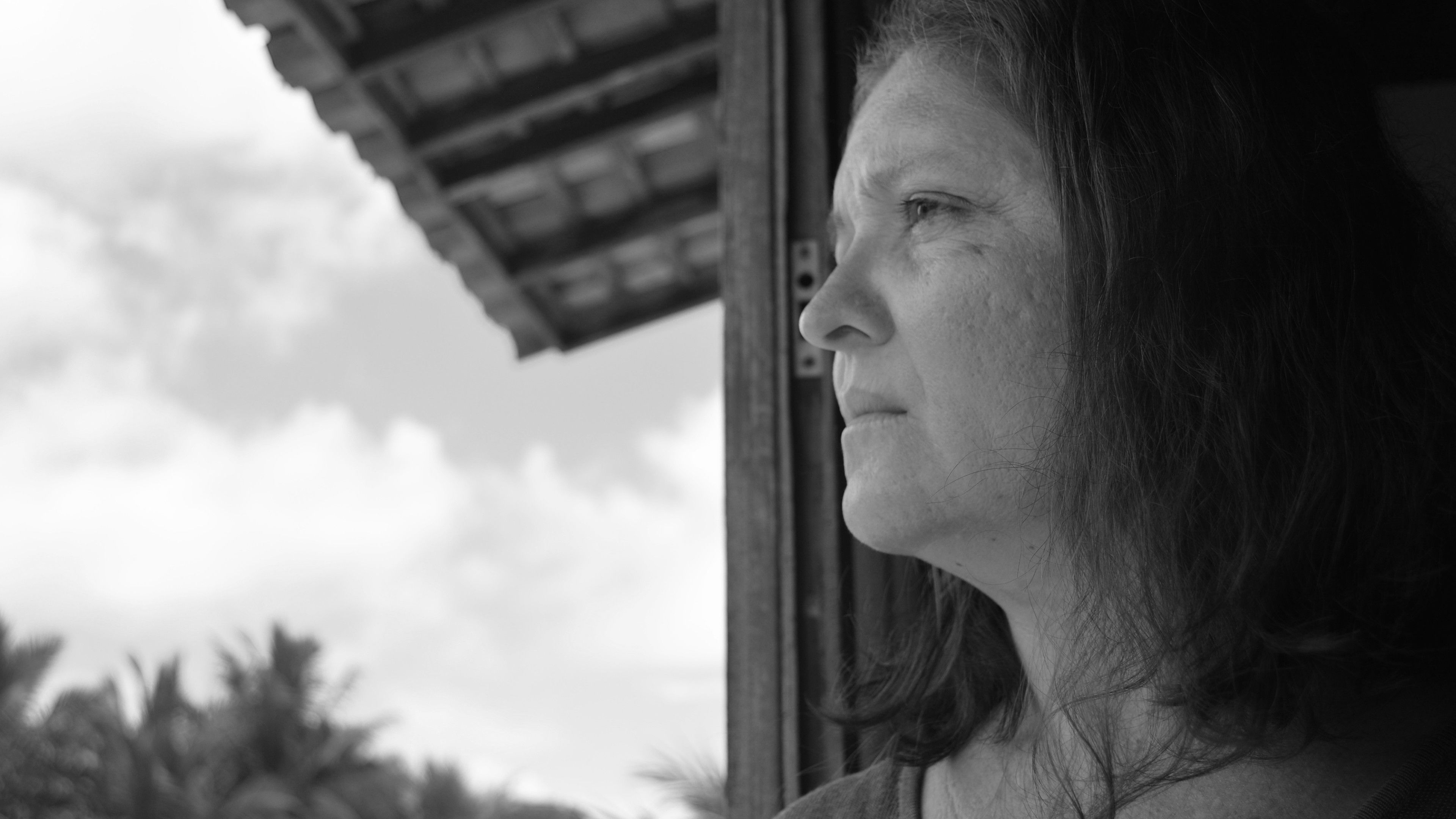 Estrangeiro Background