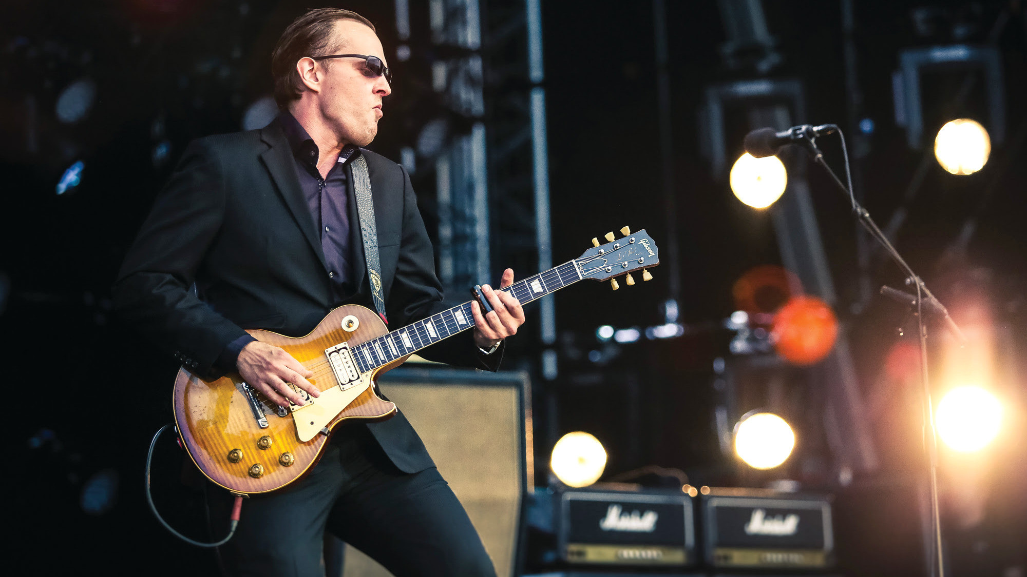 Joe Bonamassa - Beacon Theatre, Live from New York Background