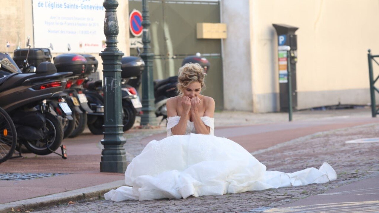 Le premier venu Background