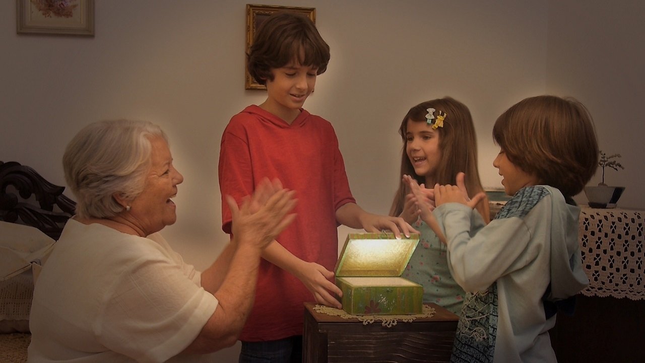 Dentro da Caixinha — Segredo de Criança Background