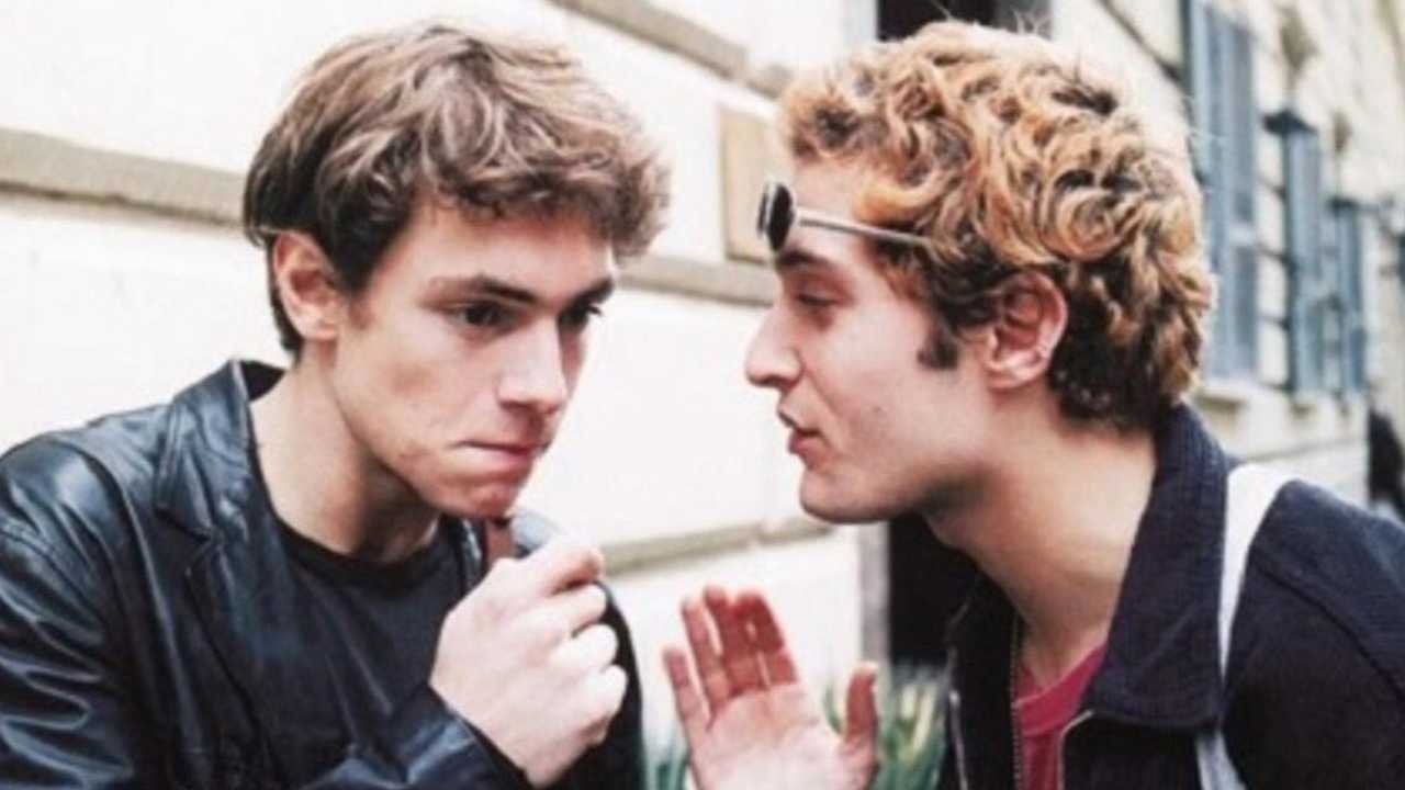 Ecco fatto Background