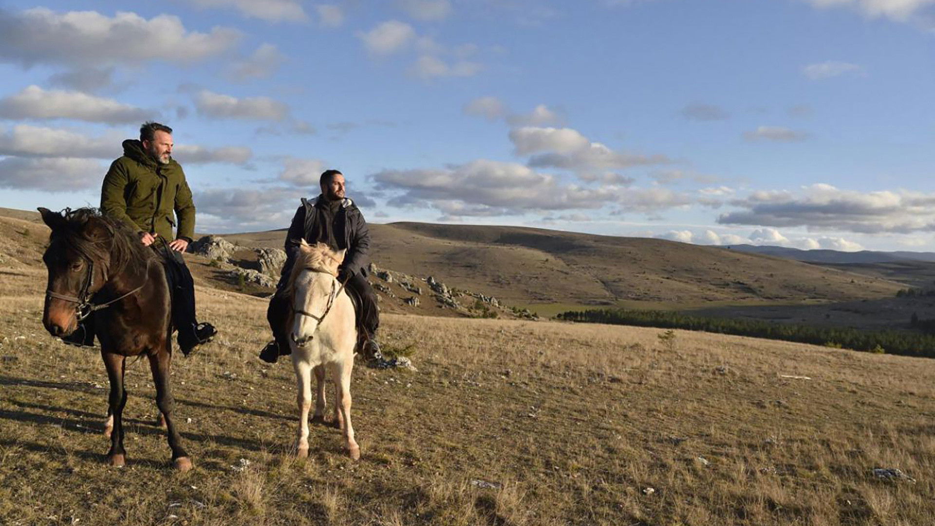 Nos terres inconnues Background