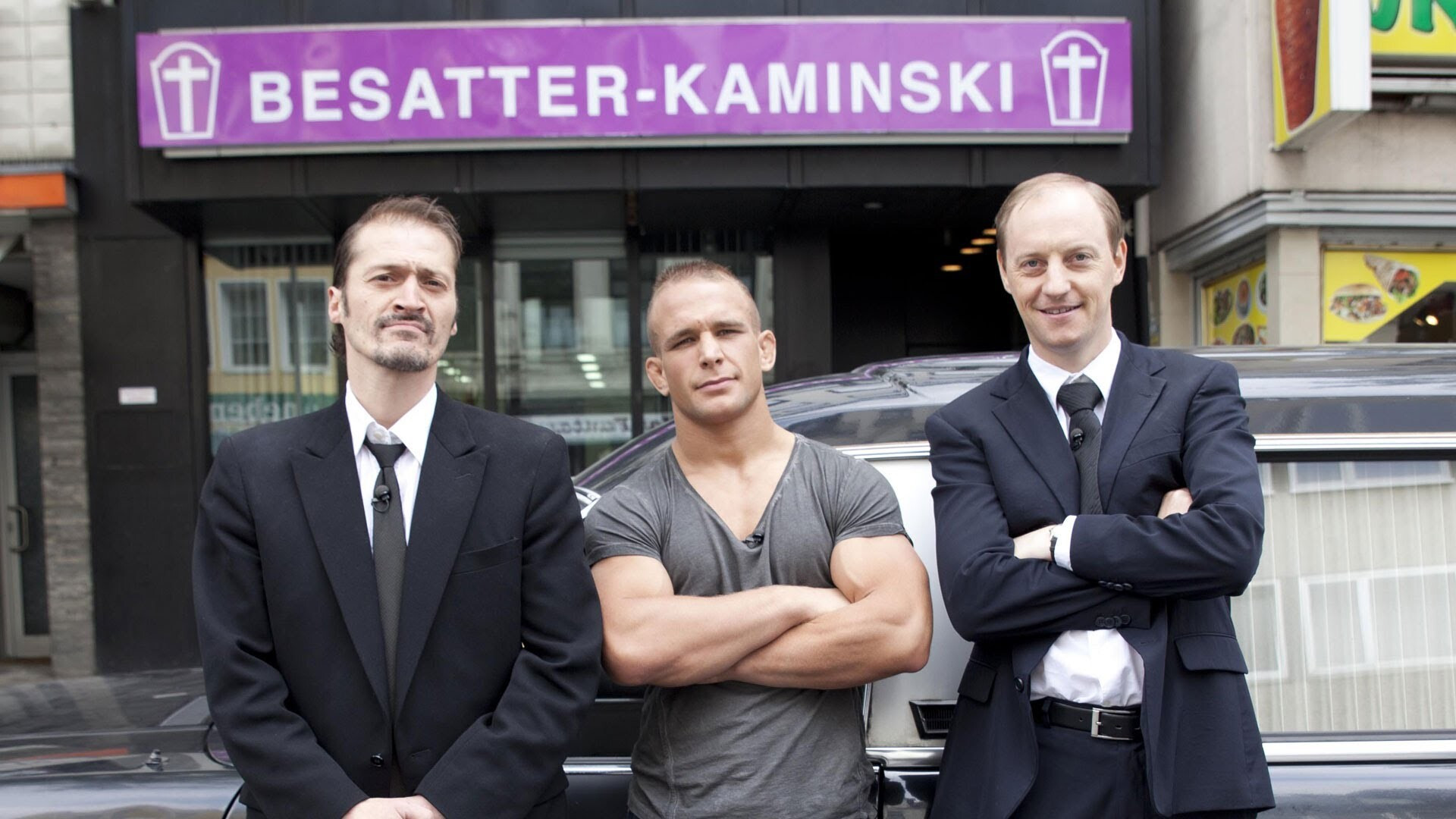 Diese Kaminskis – Wir legen Sie tiefer! Background