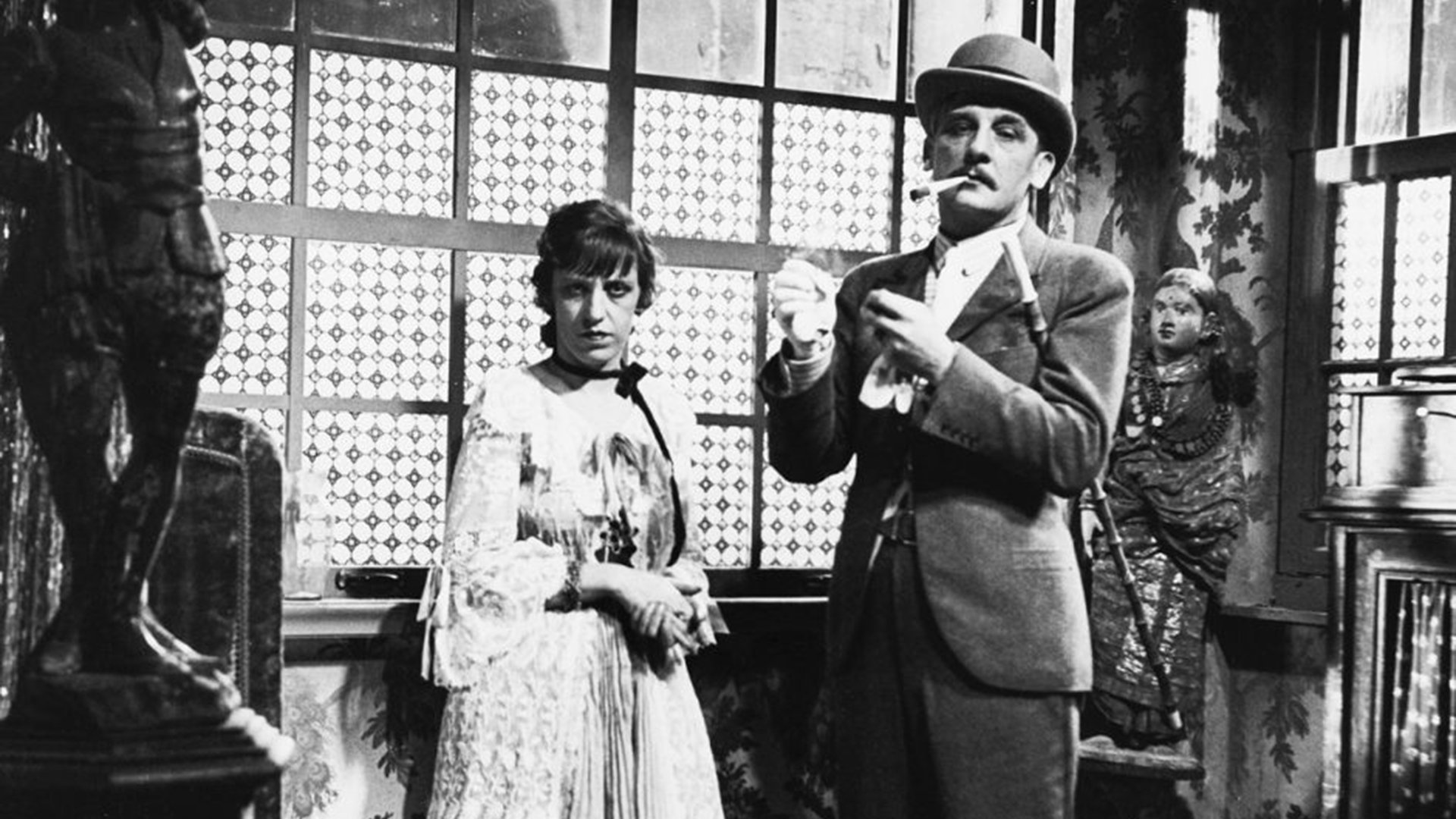 The 3 Penny Opera Background