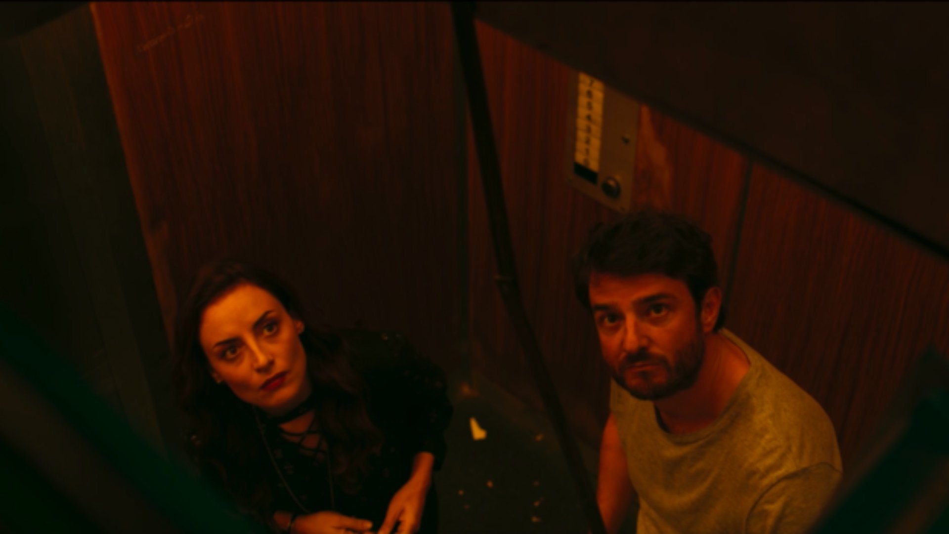 El ascensor Background