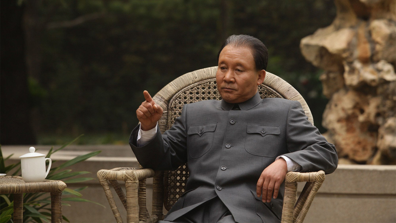Deng Xiaoping at History's Crossroads Background
