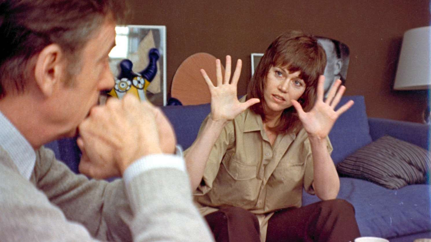 Tout Va Bien Background