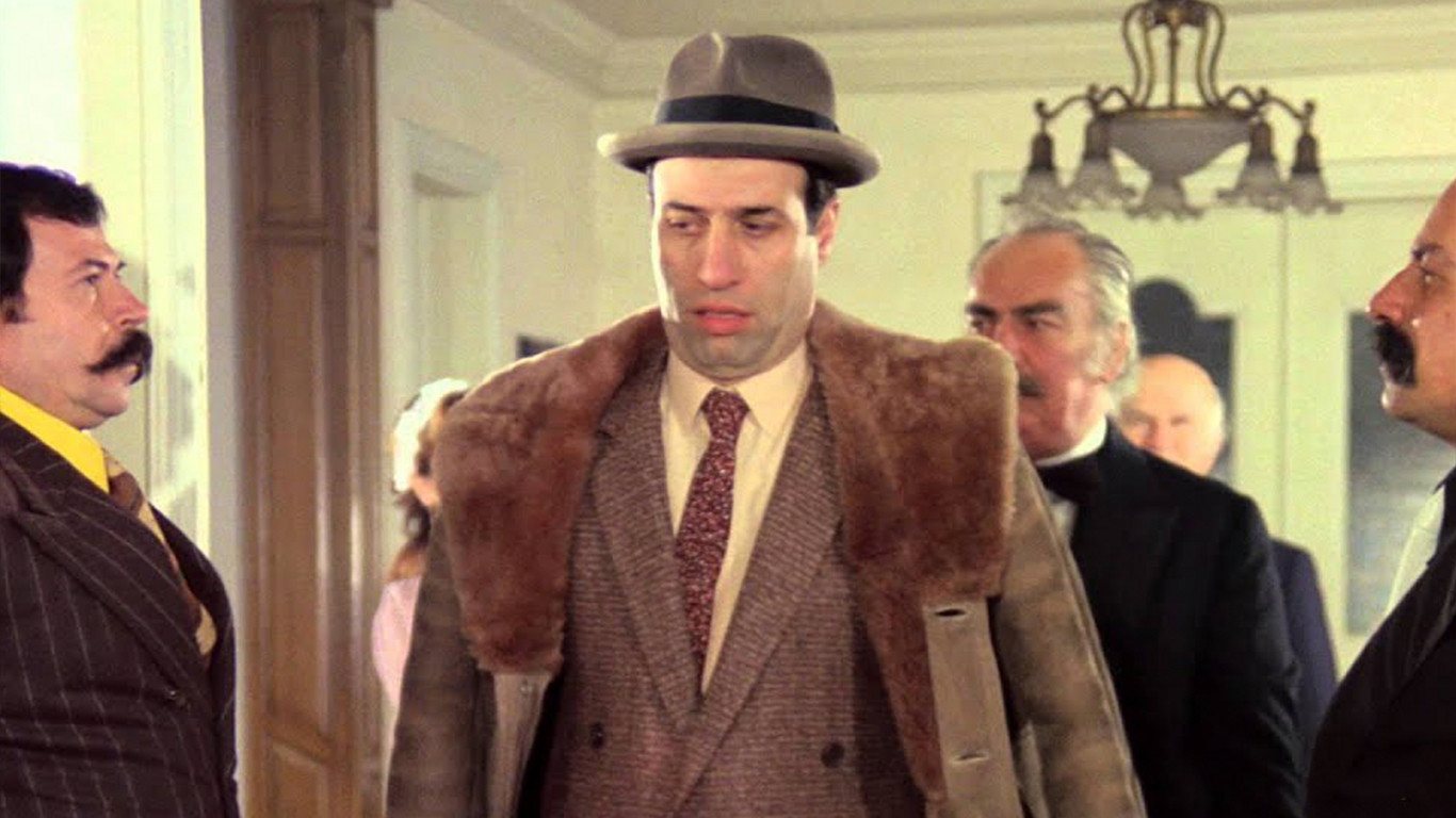 Çarıklı Milyoner Background