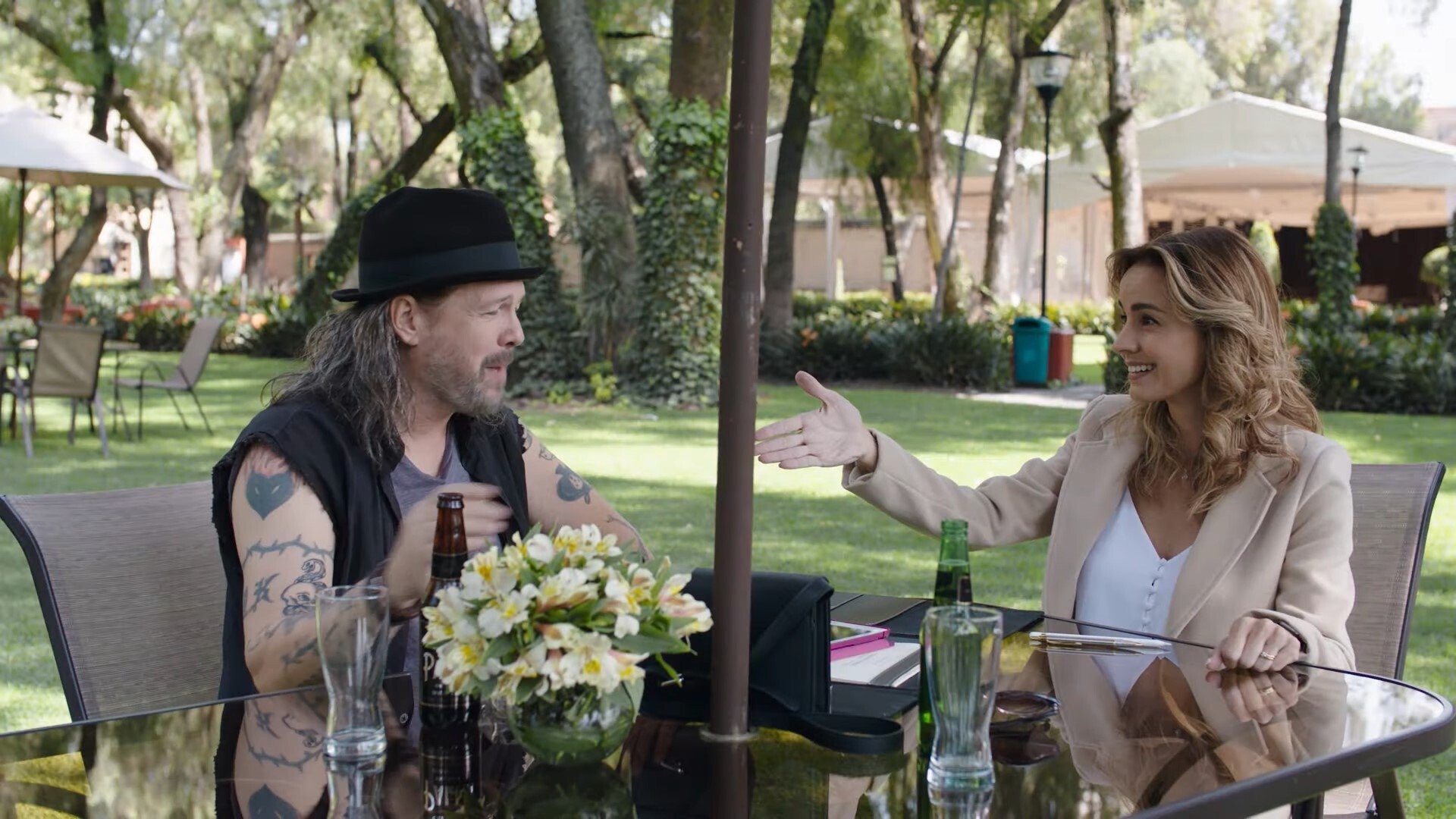 Ni tuyo, ni mía Background