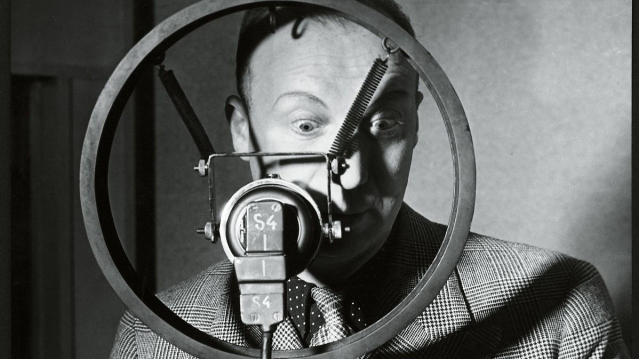 Pierre Dac, le parti d'en rire Background