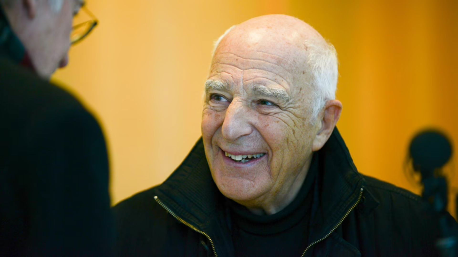 Silbersky Background