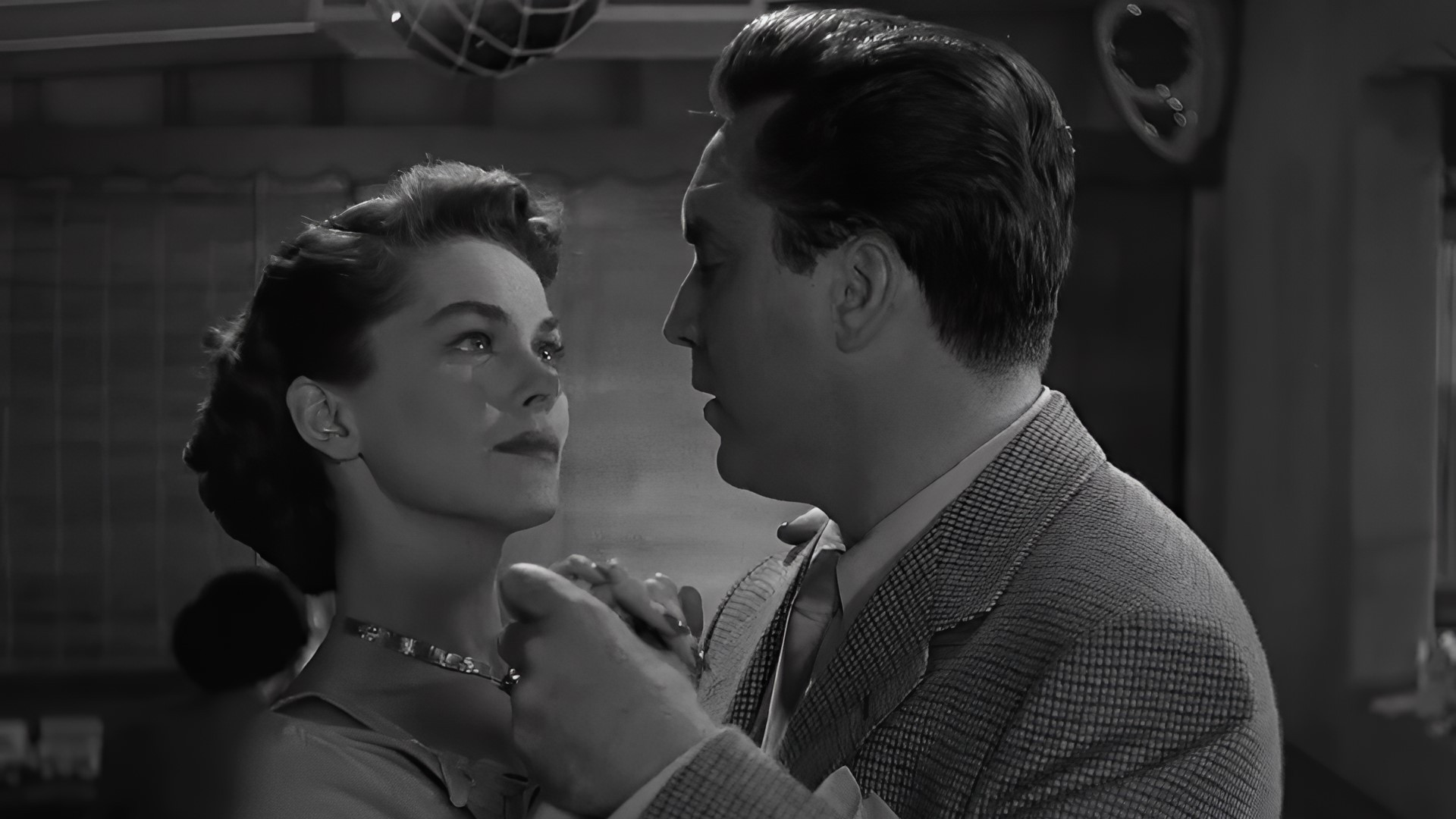 711 Ocean Drive Background